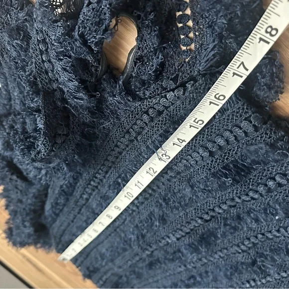 Chelsea28 Navy Cold Shoulder Fringe Blouse Textured Boho Top Round Neck Size XS - Picture 3 of 8